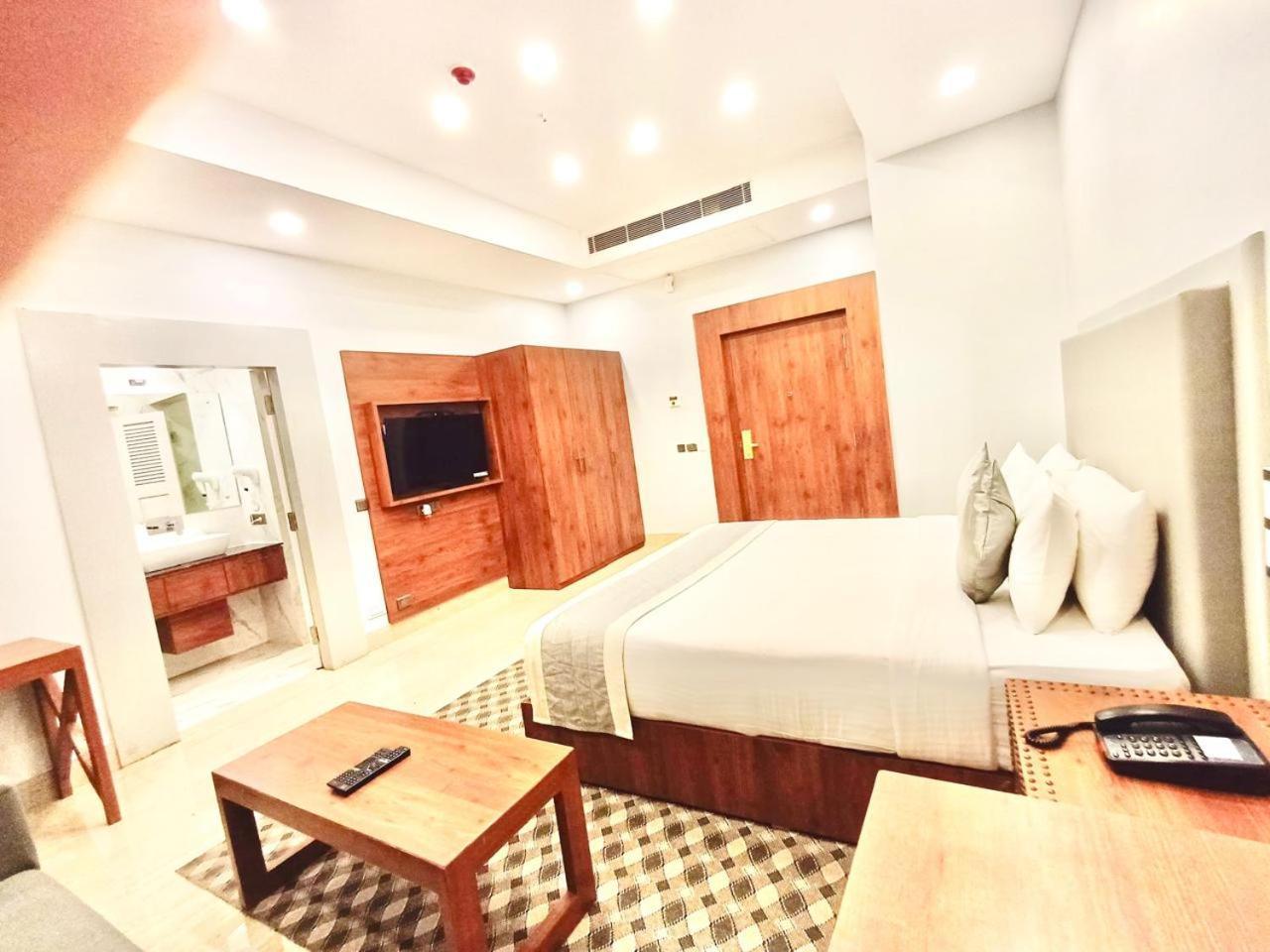 Seven Hills Hotel Puri Exterior foto