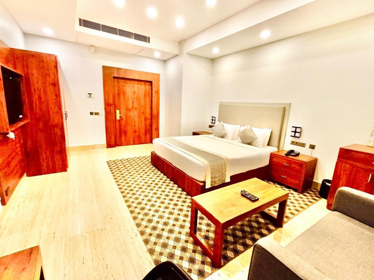Seven Hills Hotel Puri Exterior foto