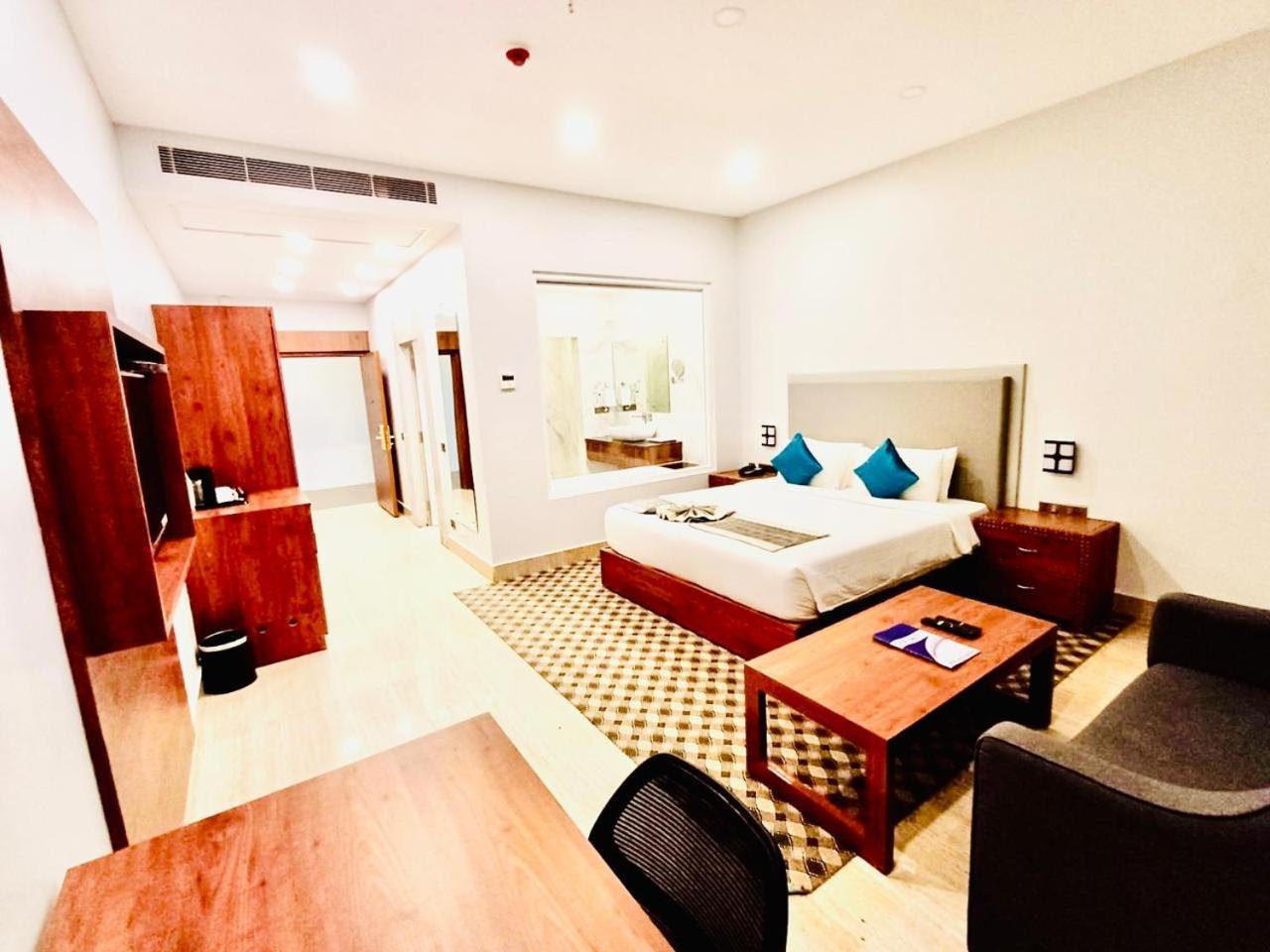 Seven Hills Hotel Puri Exterior foto