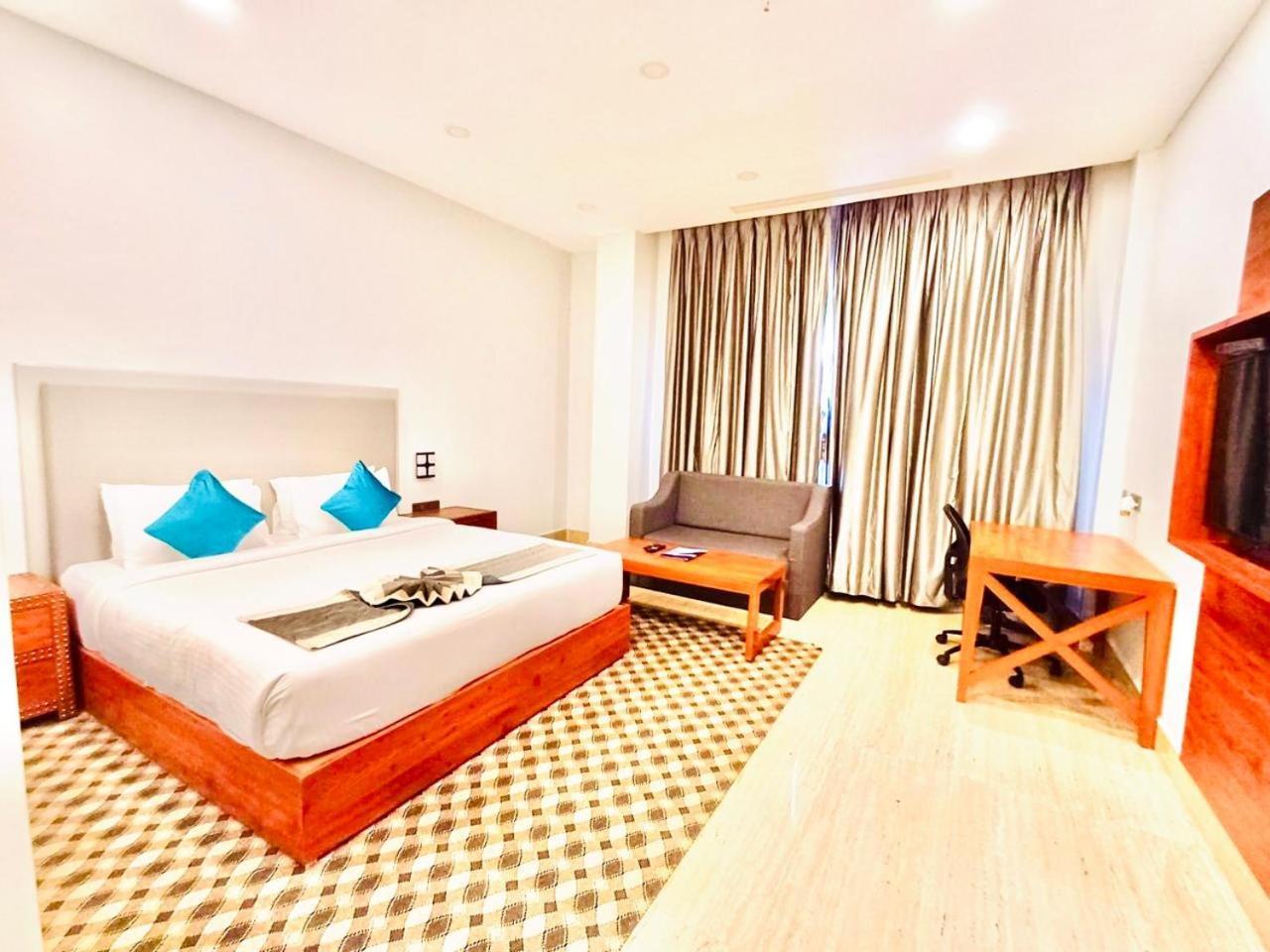 Seven Hills Hotel Puri Exterior foto